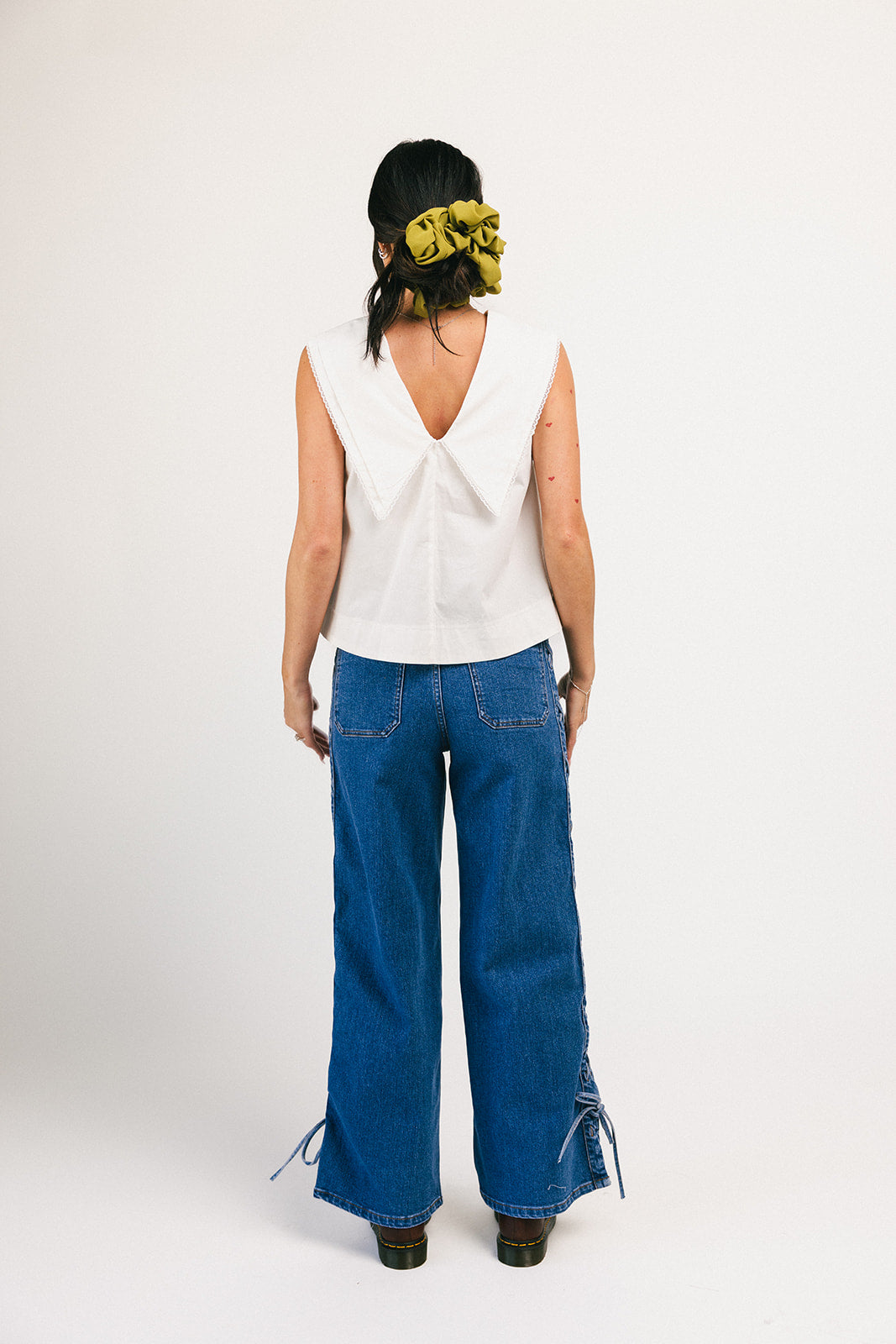 Theresa slips denim
