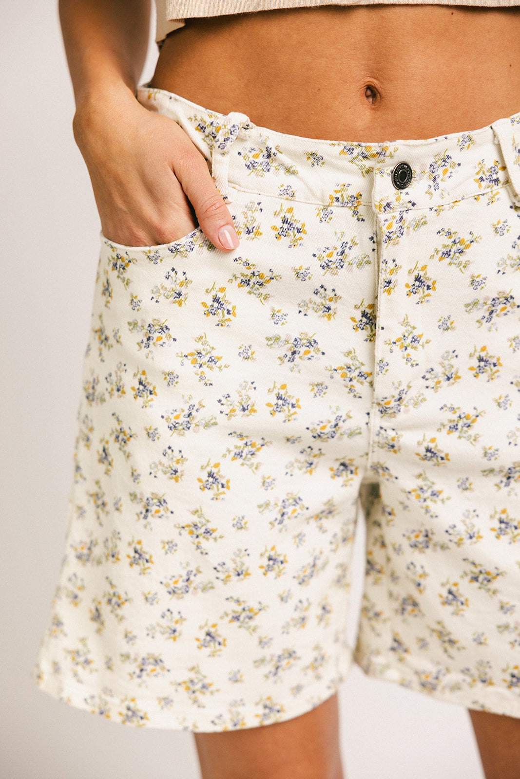 blommiga bermudashorts