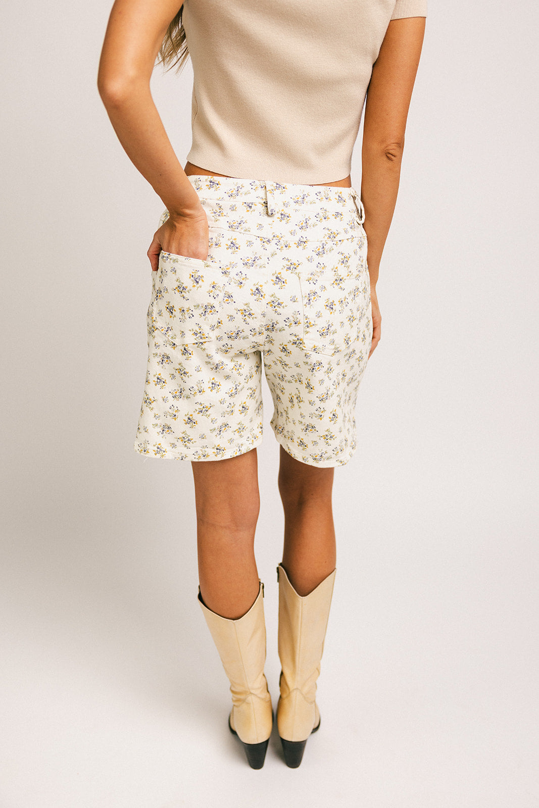 blommiga bermudashorts