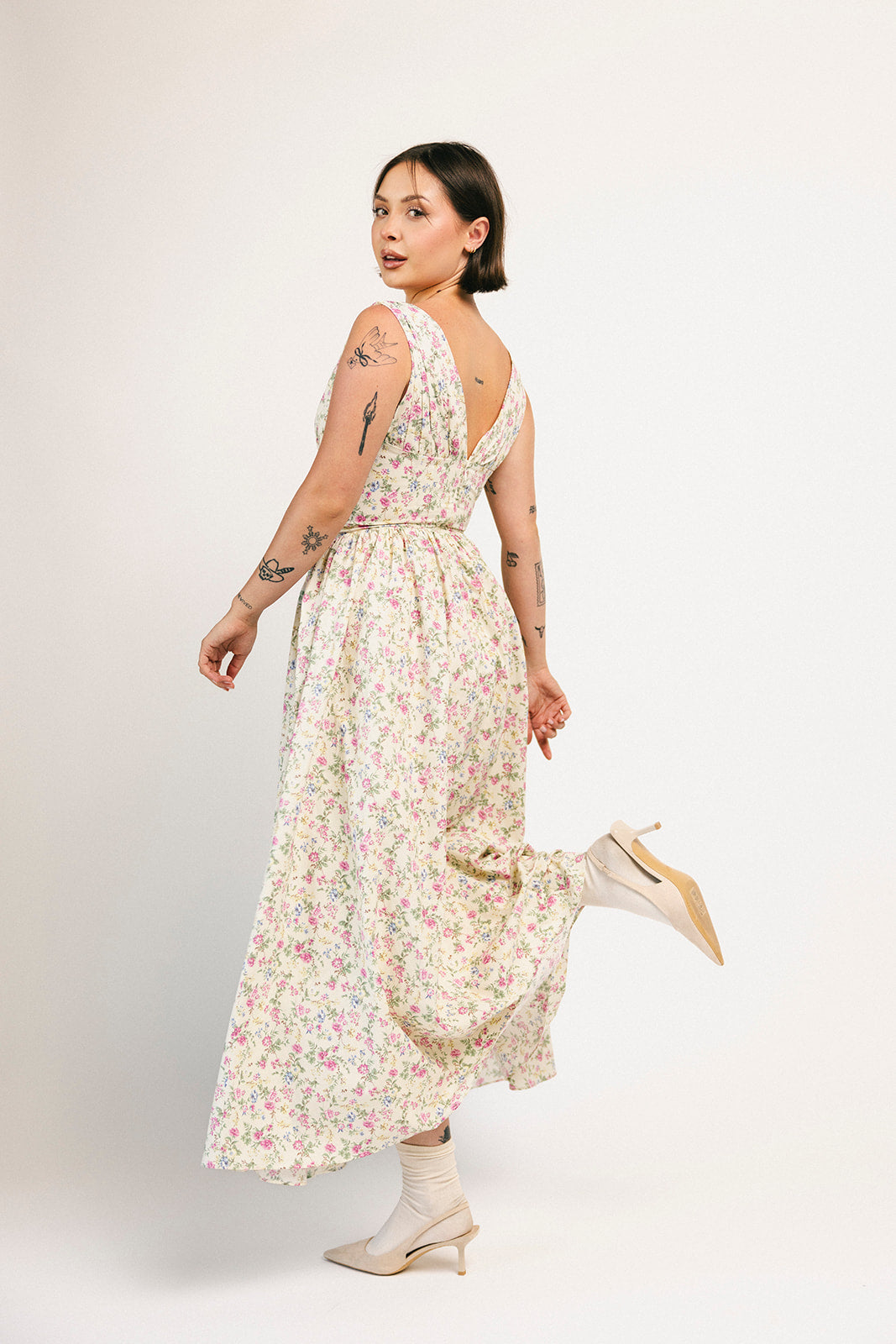 blommig klänning med haddie-motiv