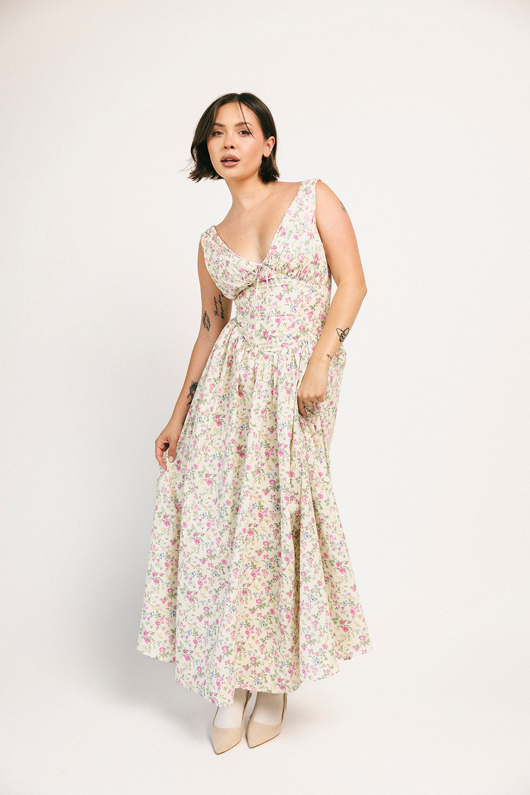 blommig klänning med haddie-motiv