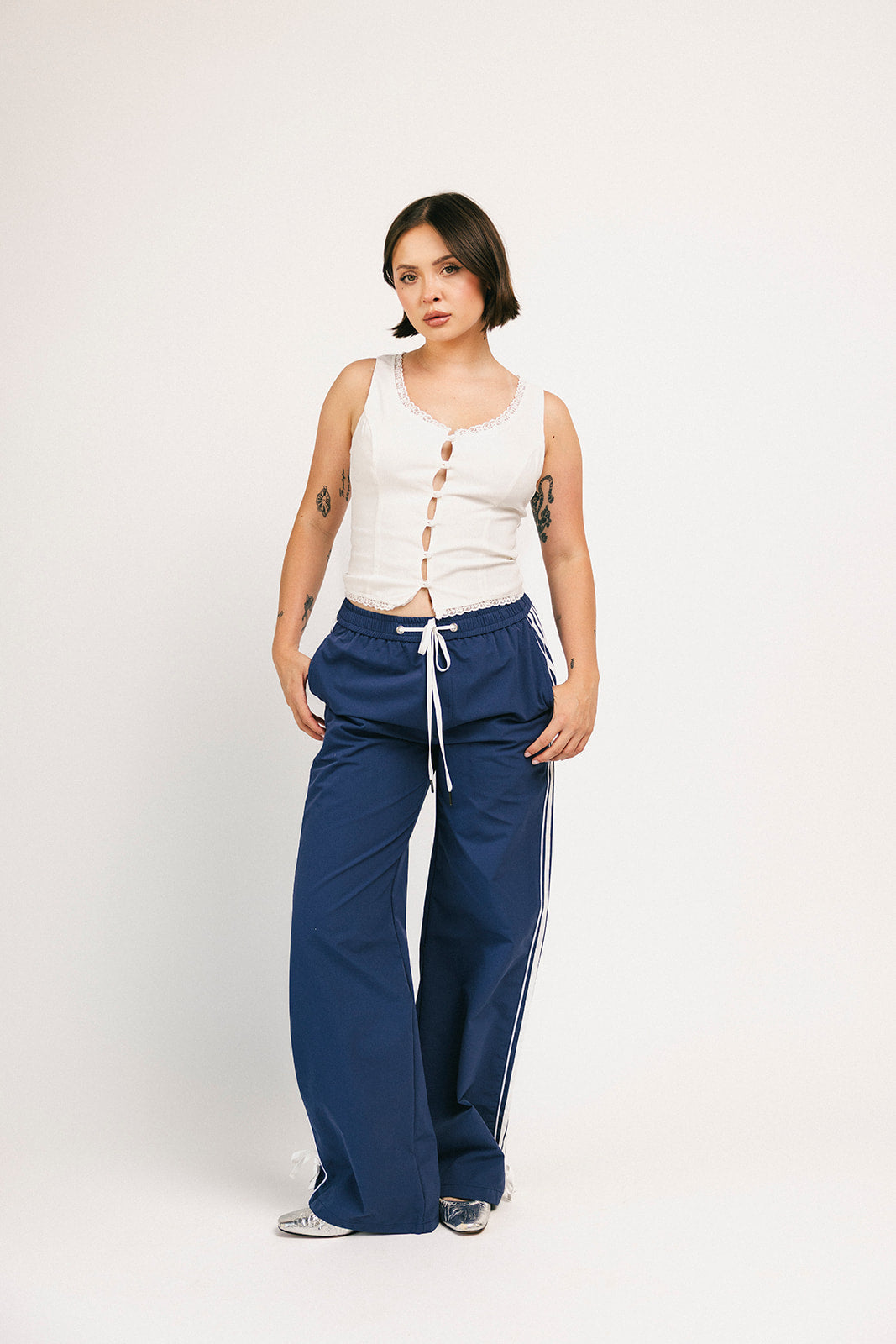 clara button tank