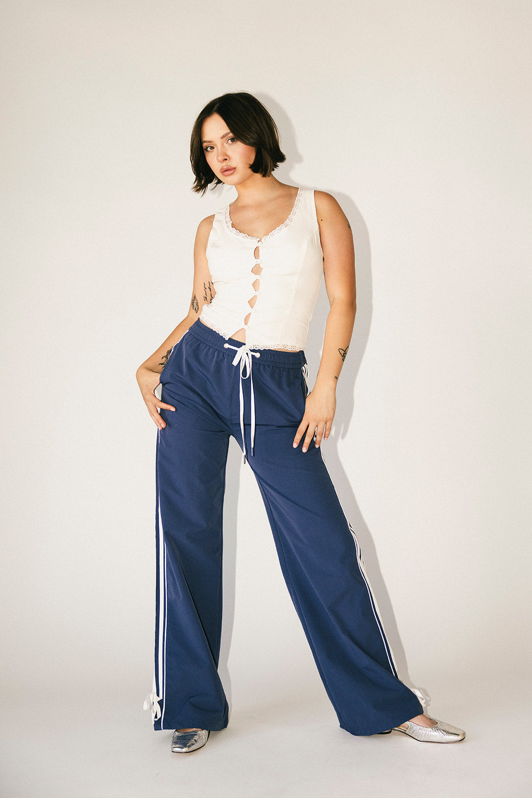 clara button tank