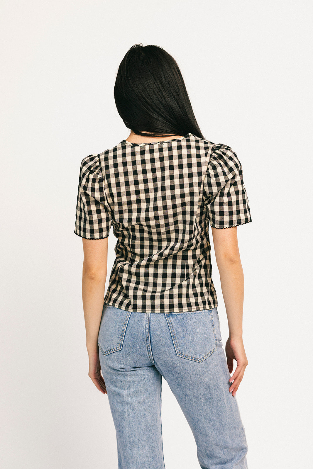 Justine gingham-topp med omlottmönster