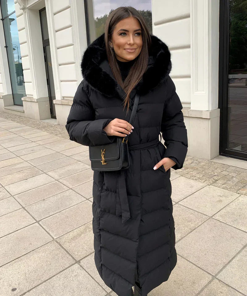 Eleva - Lång vinterjacka med huva och tidlös elegans för dam