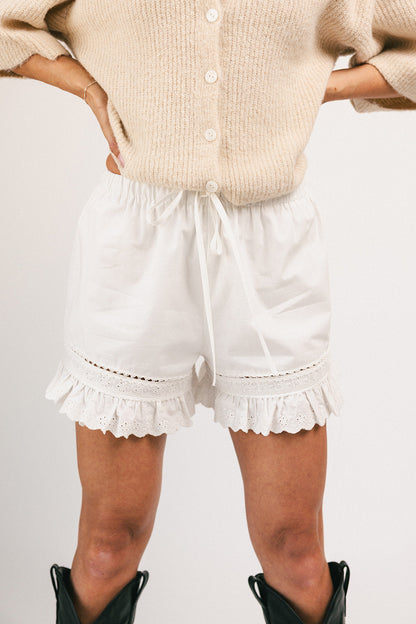 Söta små shorts // vita *exklusivt från Zoco*