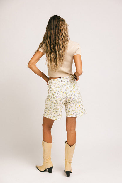blommiga bermudashorts