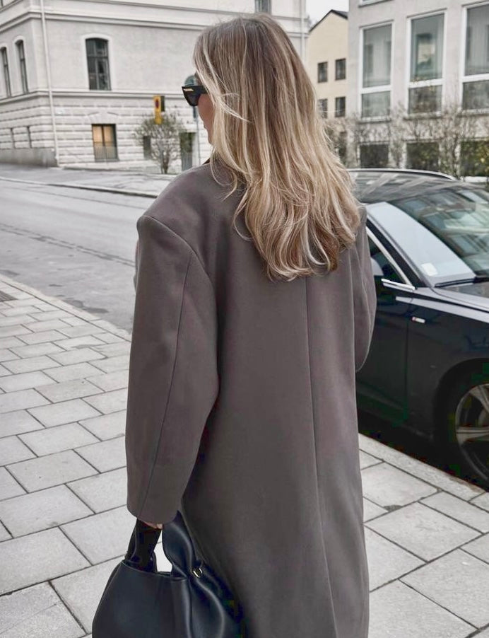 Freesia - Damkappa med lyxigt snitt och tidlöst utseende