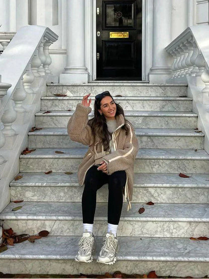 Rose - Damjacka i överdimensionerad teddy med dragkedja