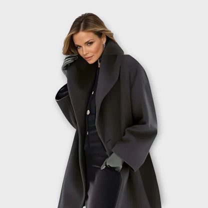 Anna - Damkappa med minimalistisk design och tidlös elegans
